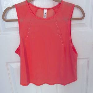 Lululemon melon “sculpt” crop top in size 8